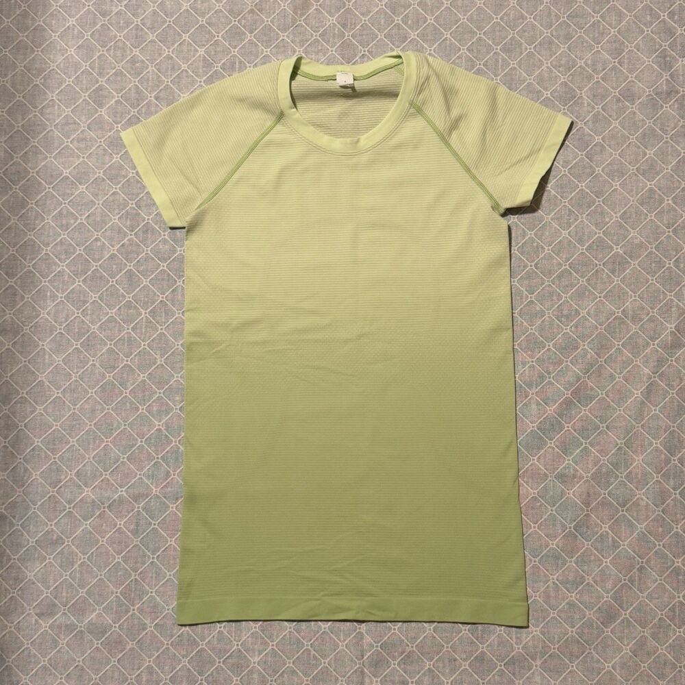 Lululemon Swiftly Tech Short Sleeve 2.0 In Two Tone Green; Sz 6
